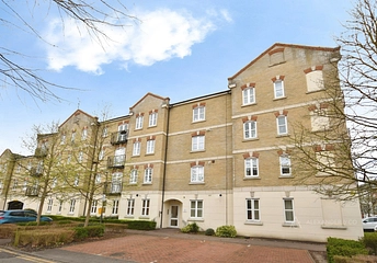2 bedroom apartment to rent - Coxhill Way, Aylesbury, Buckinghamshire, HP21 - Property View 1