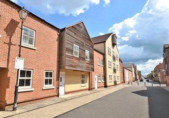 2 bedroom apartment to rent - Broka Court, Pine Street, Aylesbury, HP19 - Property View 1