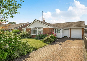 3 bedroom bungalow for sale - Dove House Close, Winslow, Buckingham, Buckinghamshire, MK18 - Property View 1