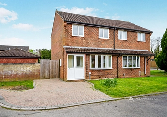 3 bedroom house to rent - Wensum Crescent, Bicester, OX26 - Property View 1