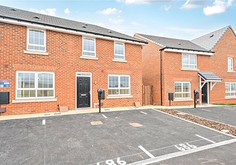 3 bedroom terraced to rent - Sandiacre Way, Broughton, Aylesbury, Buckinghamshire, HP22 - Property View 1