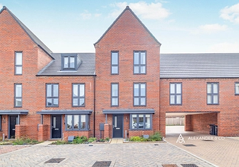 3 bedroom townhouse to rent - Aspen Crescent, Houghton Regis, Dunstable, LU5 - Property View 1