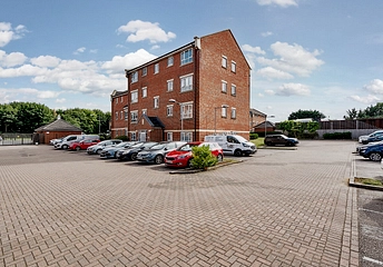2 bedroom apartment for sale - Watling Gardens, Dunstable, Bedfordshire, LU6 - Property View 1