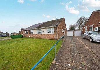 2 bedroom bungalow for sale - Staveley Road, Dunstable, Bedfordshire, LU6 - Property View 1
