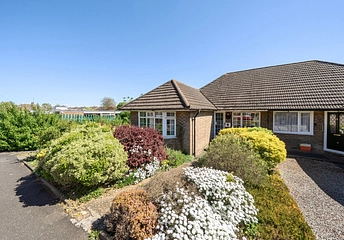 3 bedroom bungalow for sale - Goldstone Crescent, Dunstable, Bedfordshire, LU5 - Property View 1