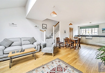 2 bedroom house for sale - Queen Catherine Road, Steeple Claydon, Buckingham, Buckinghamshire, MK18 - Property View 1