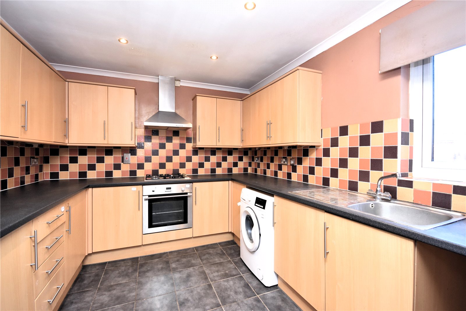 maisonette to rent - Kennet Close, Aylesbury, HP21 - Property View 2