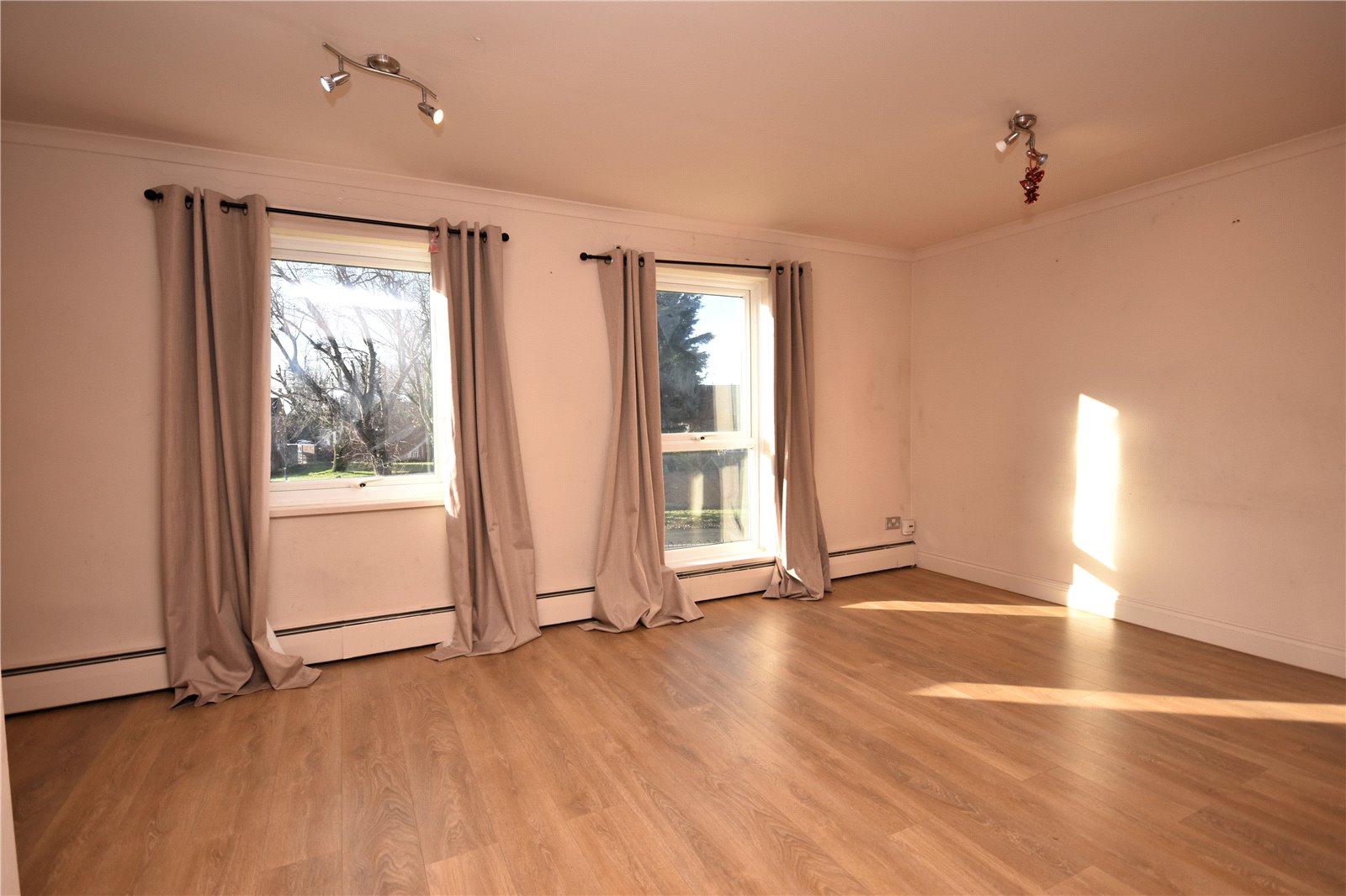 maisonette to rent - Kennet Close, Aylesbury, HP21 - Property View 3