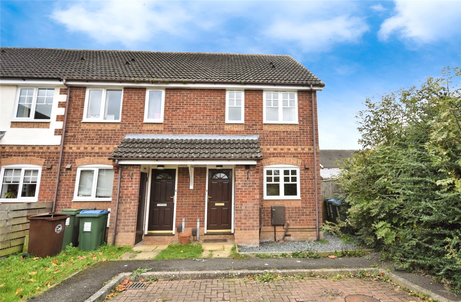 2 bedroom house to rent - Holly Drive, Aylesbury, HP21 - Property View 1