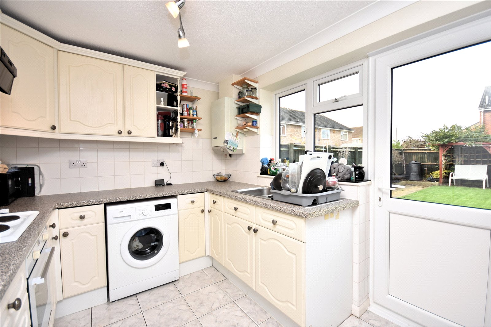 2 bedroom house to rent - Ditchingham Close, Aylesbury, HP19 - Property View 2