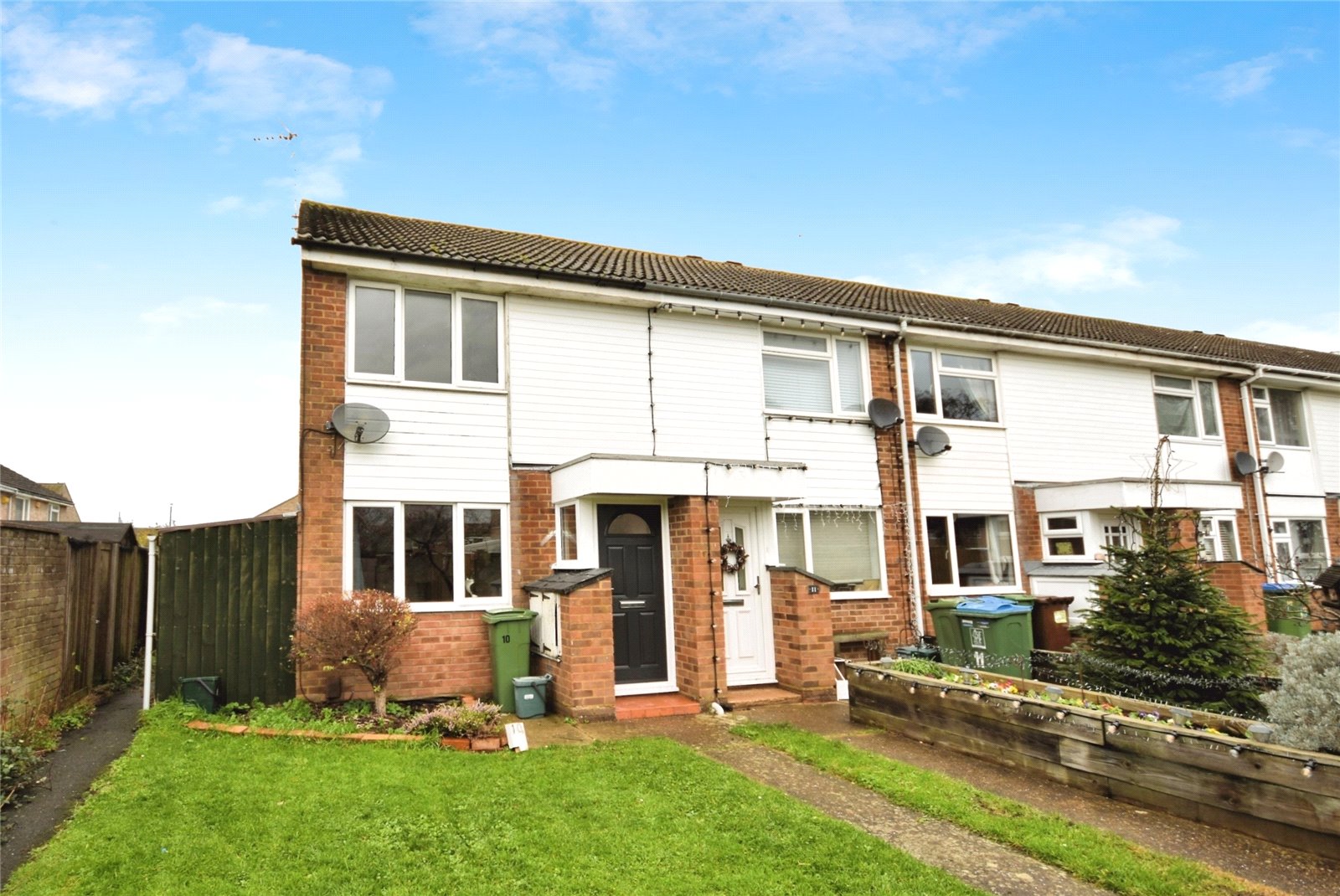 2 bedroom house to rent - Ditchingham Close, Aylesbury, HP19 - Property View 1