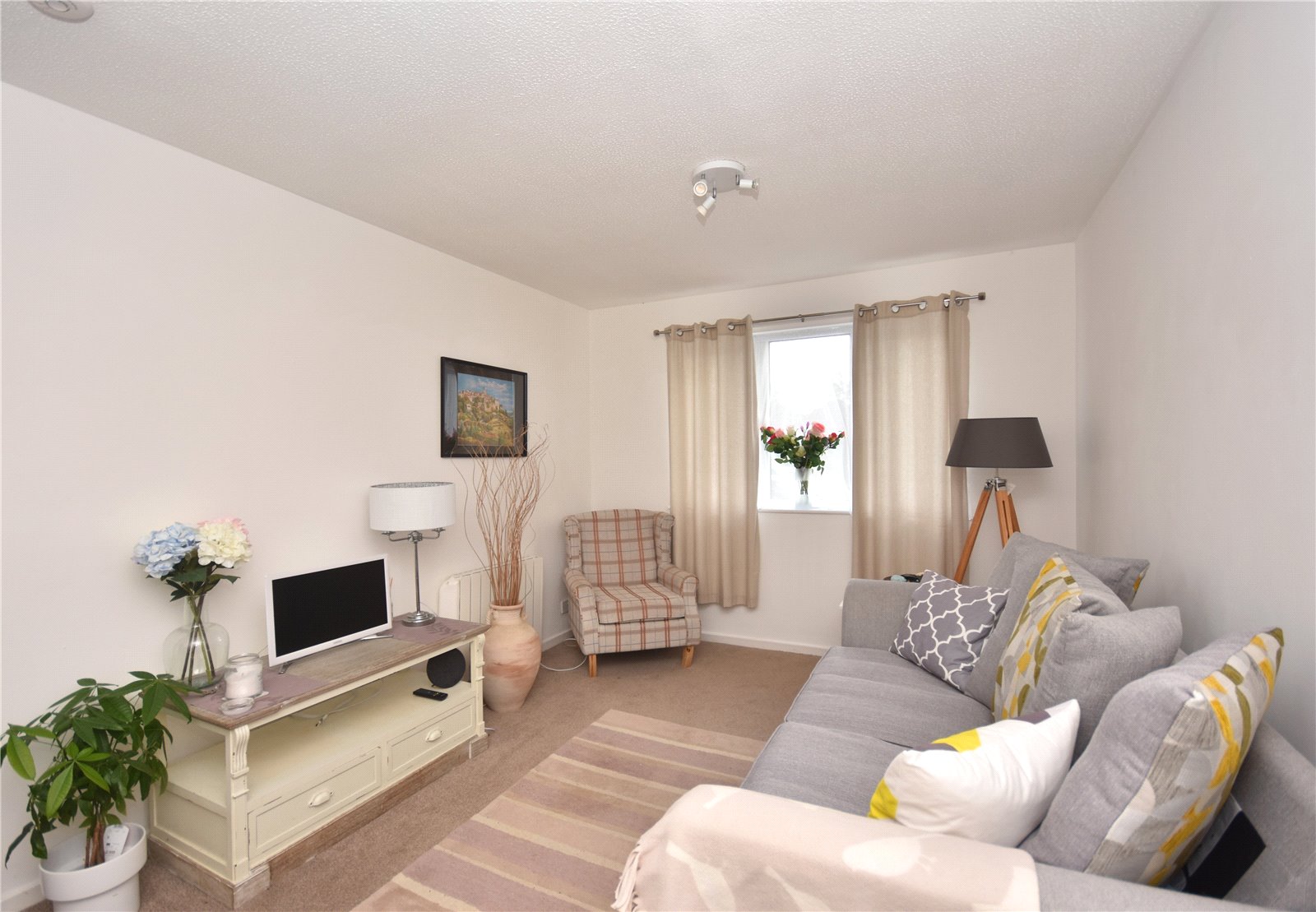 1 bedroom maisonette to rent - Garron Close, Aylesbury, HP21 - Property View 1