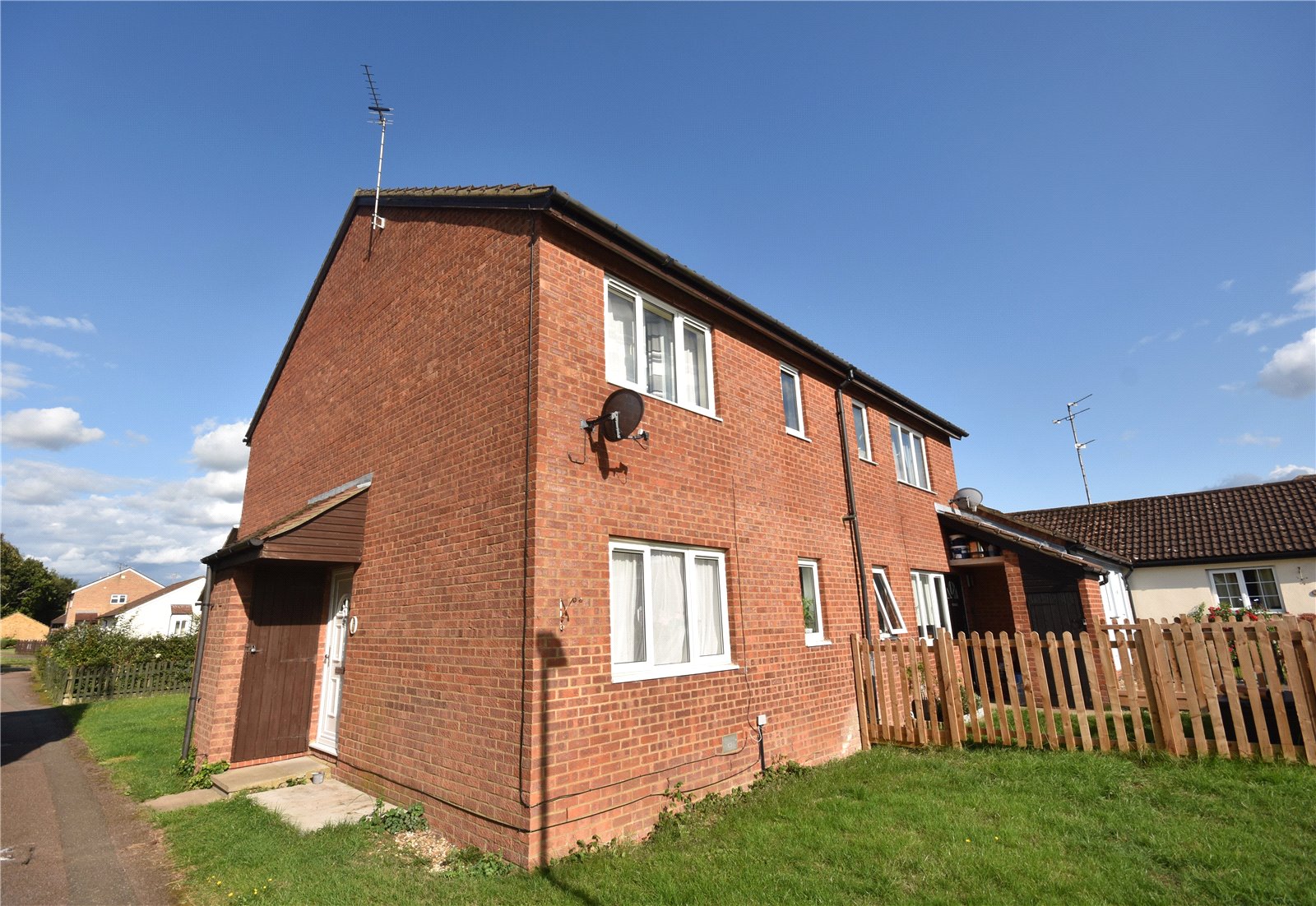 1 bedroom maisonette to rent - Garron Close, Aylesbury, HP21 - Property View 2