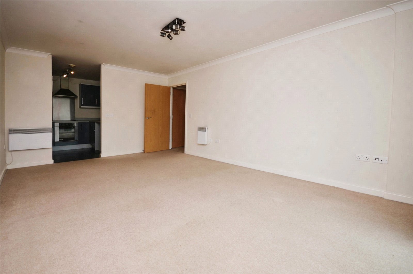 2 bedroom apartment for sale - Viridian Square, Aylesbury, Buckinghamshire, HP21 - Property View 3