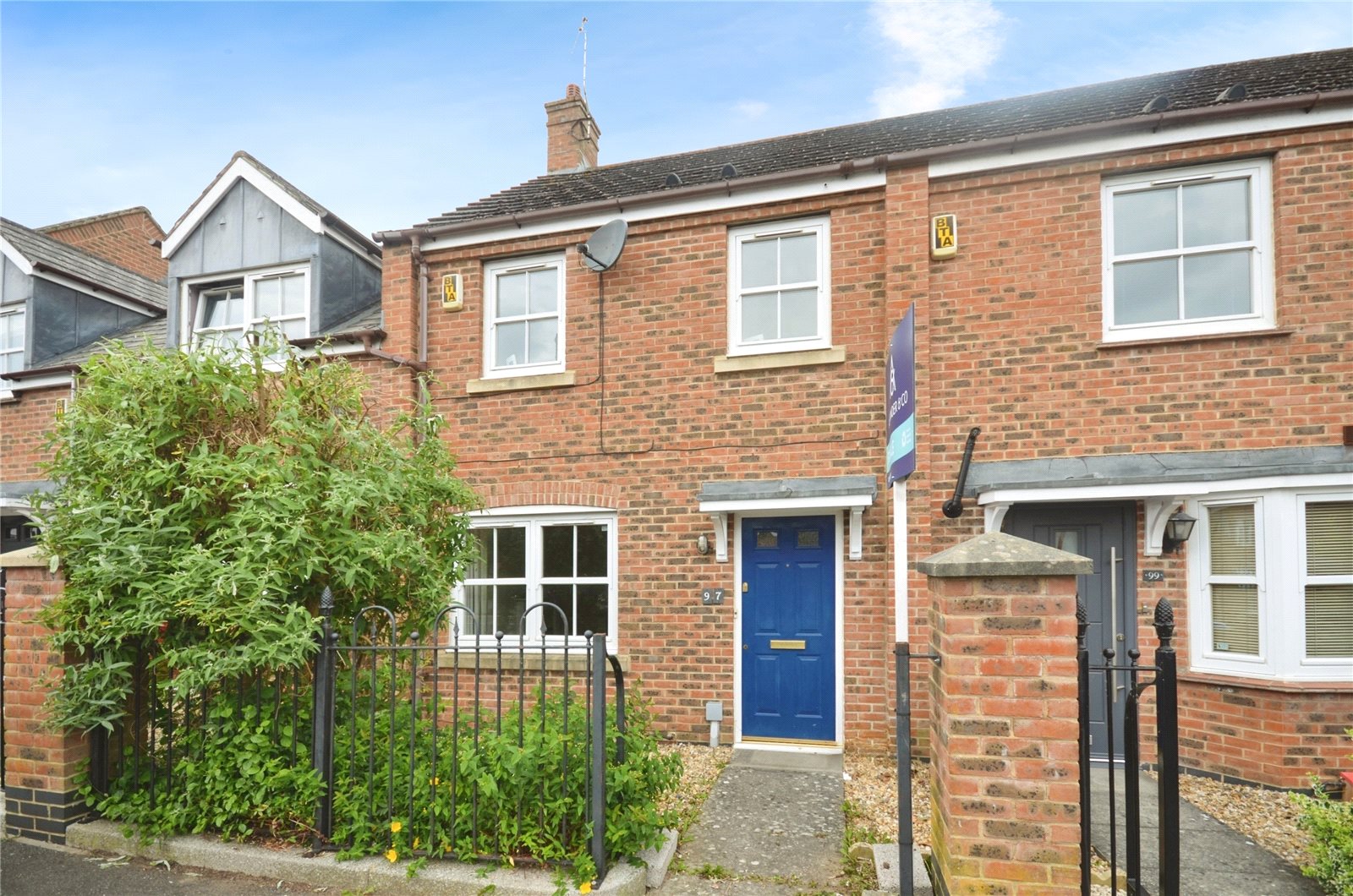 3 bedroom house for sale - Great Meadow Way, Aylesbury, Buckinghamshire, HP19 - Property View 1