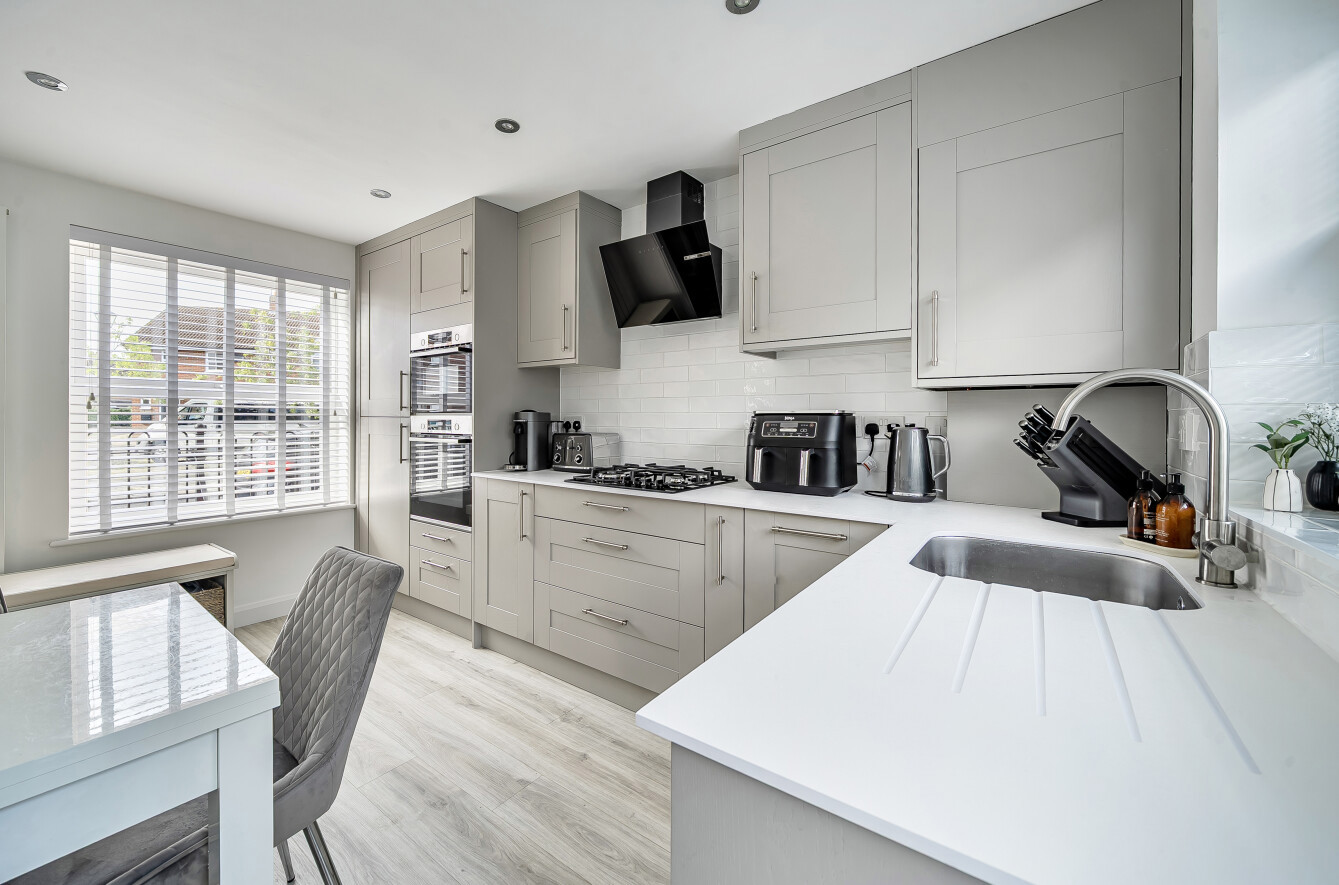 2 bedroom house for sale - Home Field, Aylesbury, HP19 - Property View 2