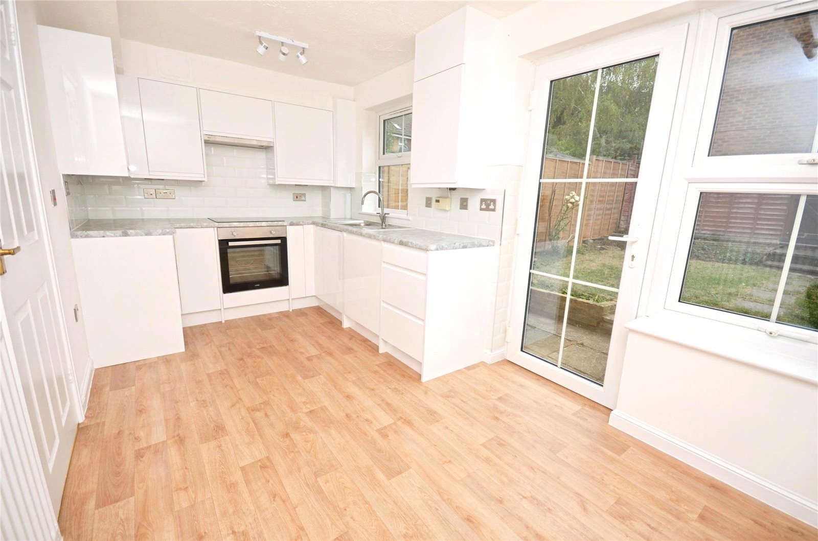 2 bedroom house for sale - Bowler Road, Aylesbury, Buckinghamshire, HP21 - Property View 2