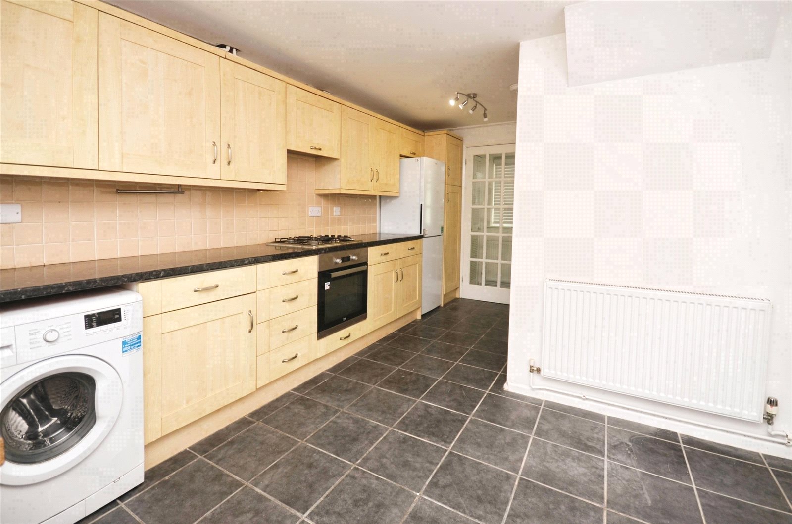 3 bedroom house for sale - Meadowcroft, Aylesbury, Buckinghamshire, HP19 - Property View 2
