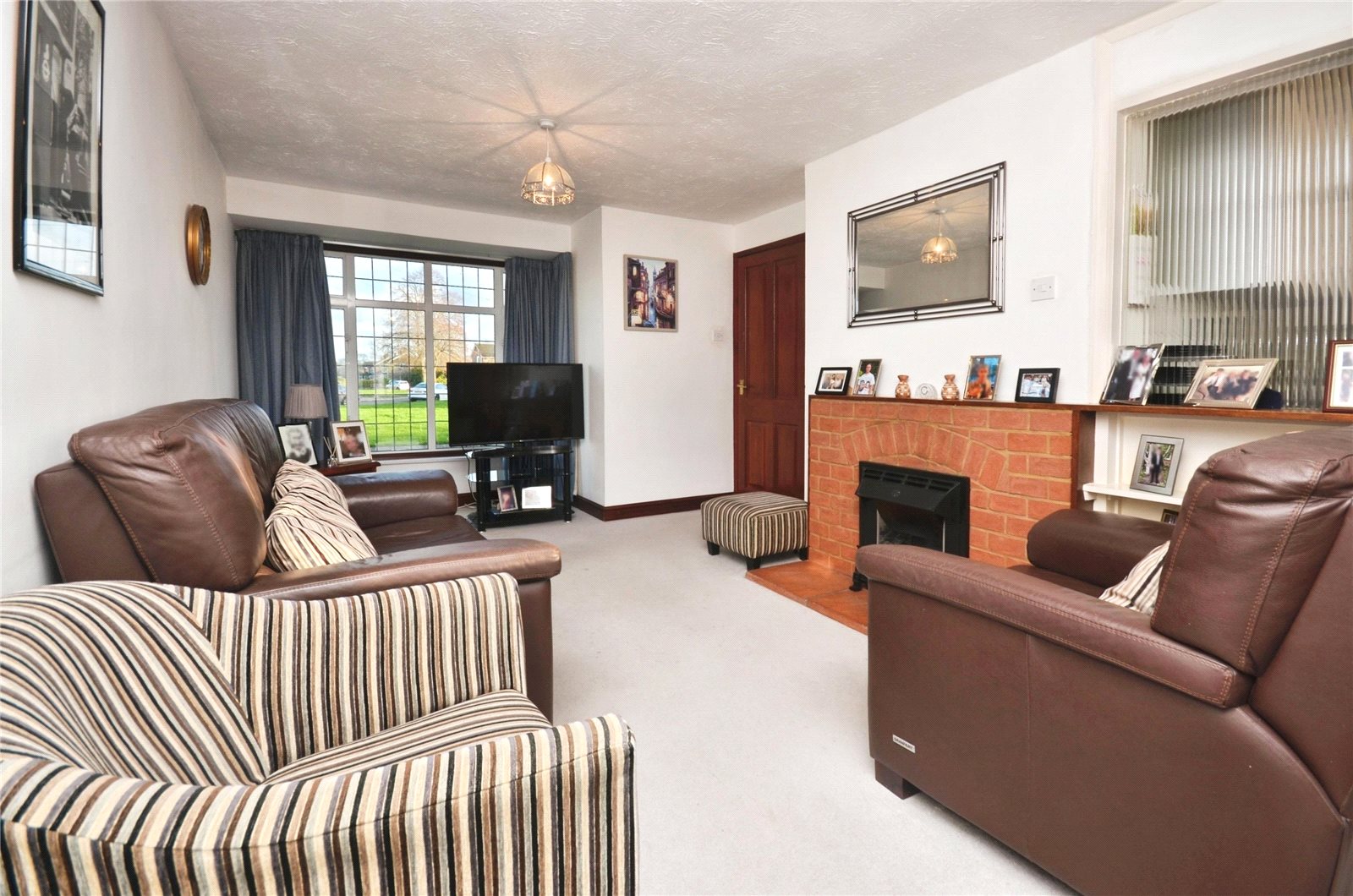3 bedroom house for sale - Coniston Green, Aylesbury, Buckinghamshire, HP20 - Property View 3