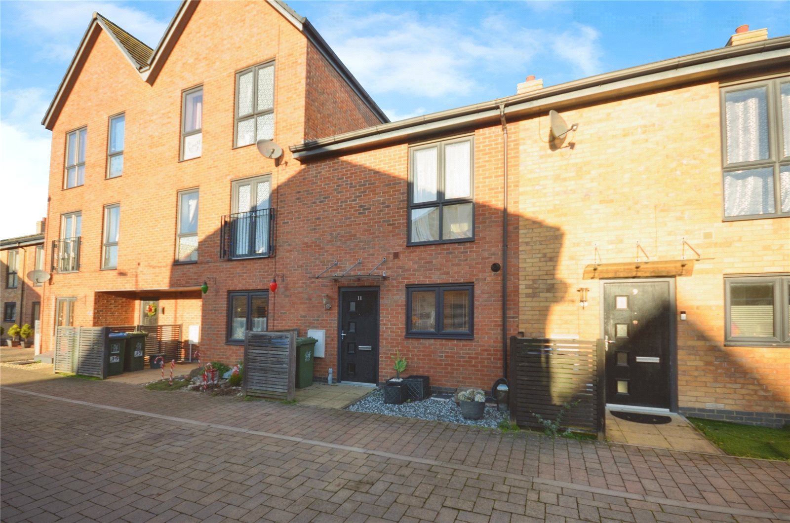 2 bedroom house for sale - Brooks Mews, Aylesbury, Buckinghamshire, HP19 - Property View 1
