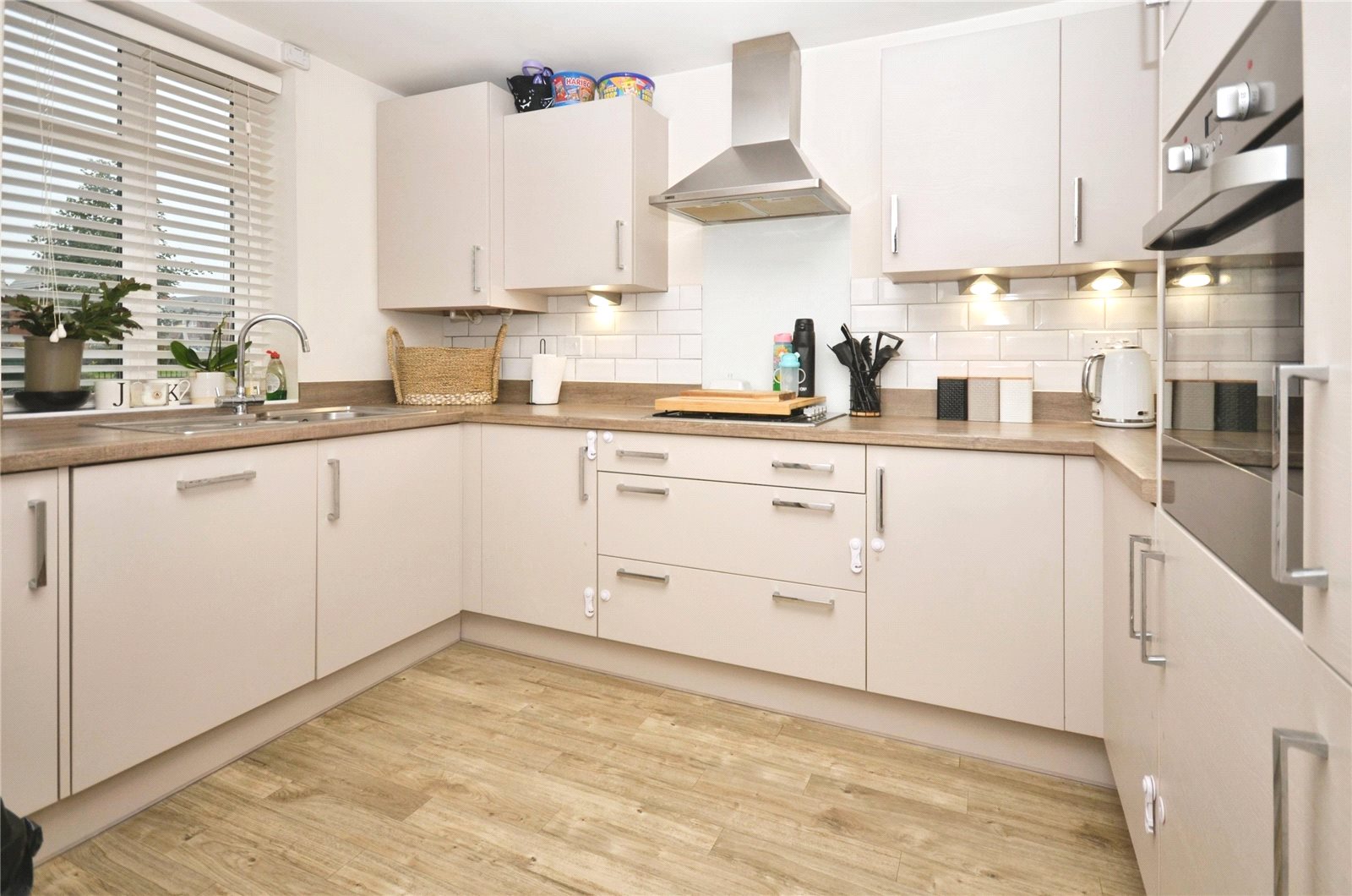 3 bedroom house for sale - Sorrel Way, Broughton, Aylesbury, Buckinghamshire, HP22 - Property View 2