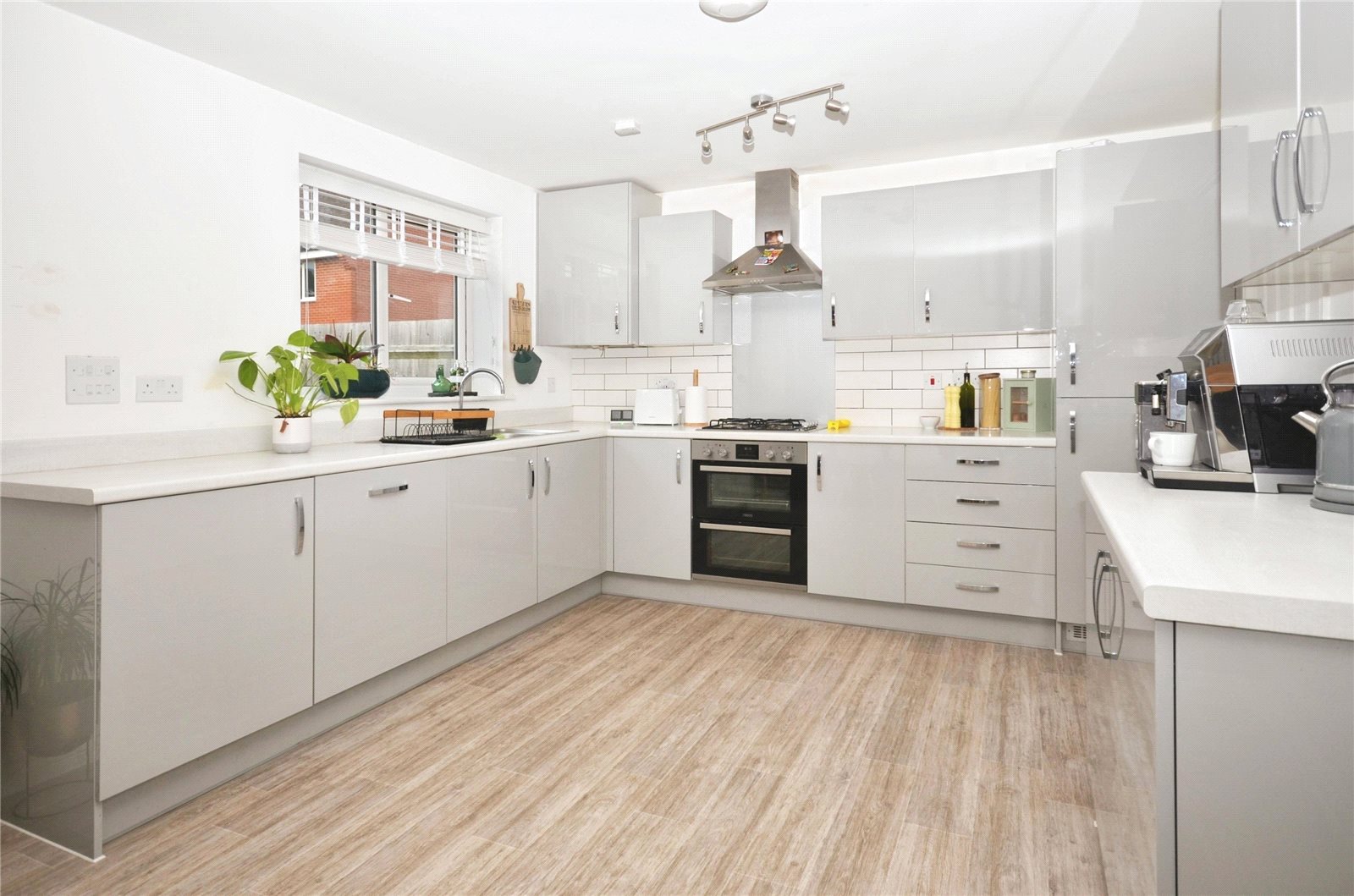 4 bedroom house for sale - Comet Way, Aylesbury, Buckinghamshire, HP18 - Property View 3