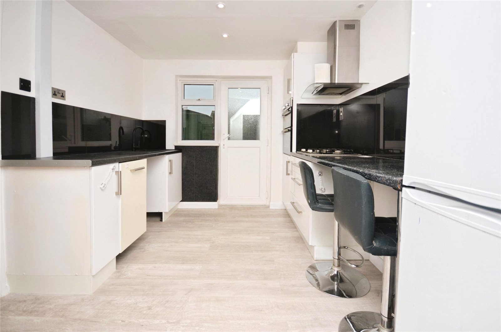 2 bedroom house for sale - Albany Place, Aylesbury, Buckinghamshire, HP19 - Property View 2