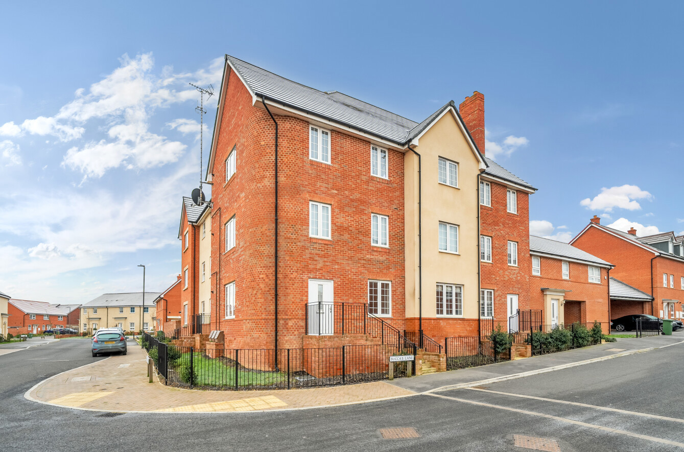 2 bedroom apartment for sale - Kings Sutton Square, Buckingham, Buckinghamshire, MK18 - Property View 1