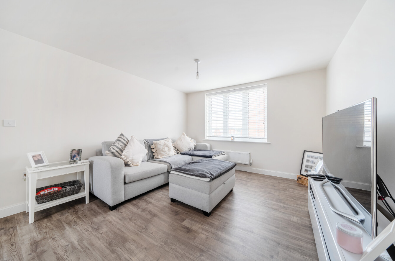 2 bedroom apartment for sale - Kings Sutton Square, Buckingham, Buckinghamshire, MK18 - Property View 2