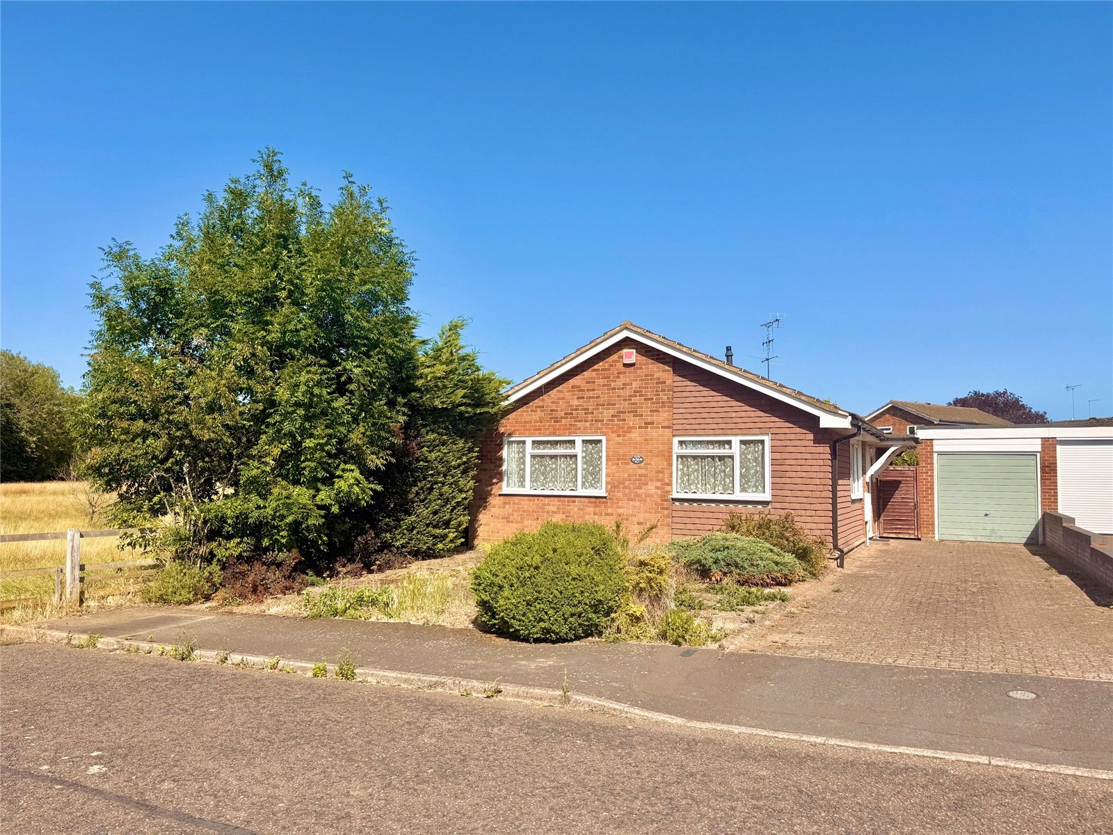 3 bedroom bungalow for sale - Magpie Way, Winslow, Buckingham, Buckinghamshire, MK18 - Property View 1
