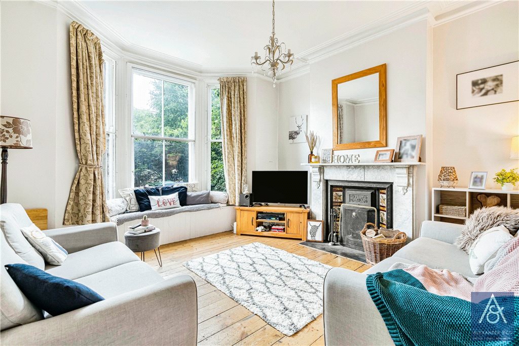 4 bedroom house for sale - Banbury Road, Brackley, NN13 - Property View 2