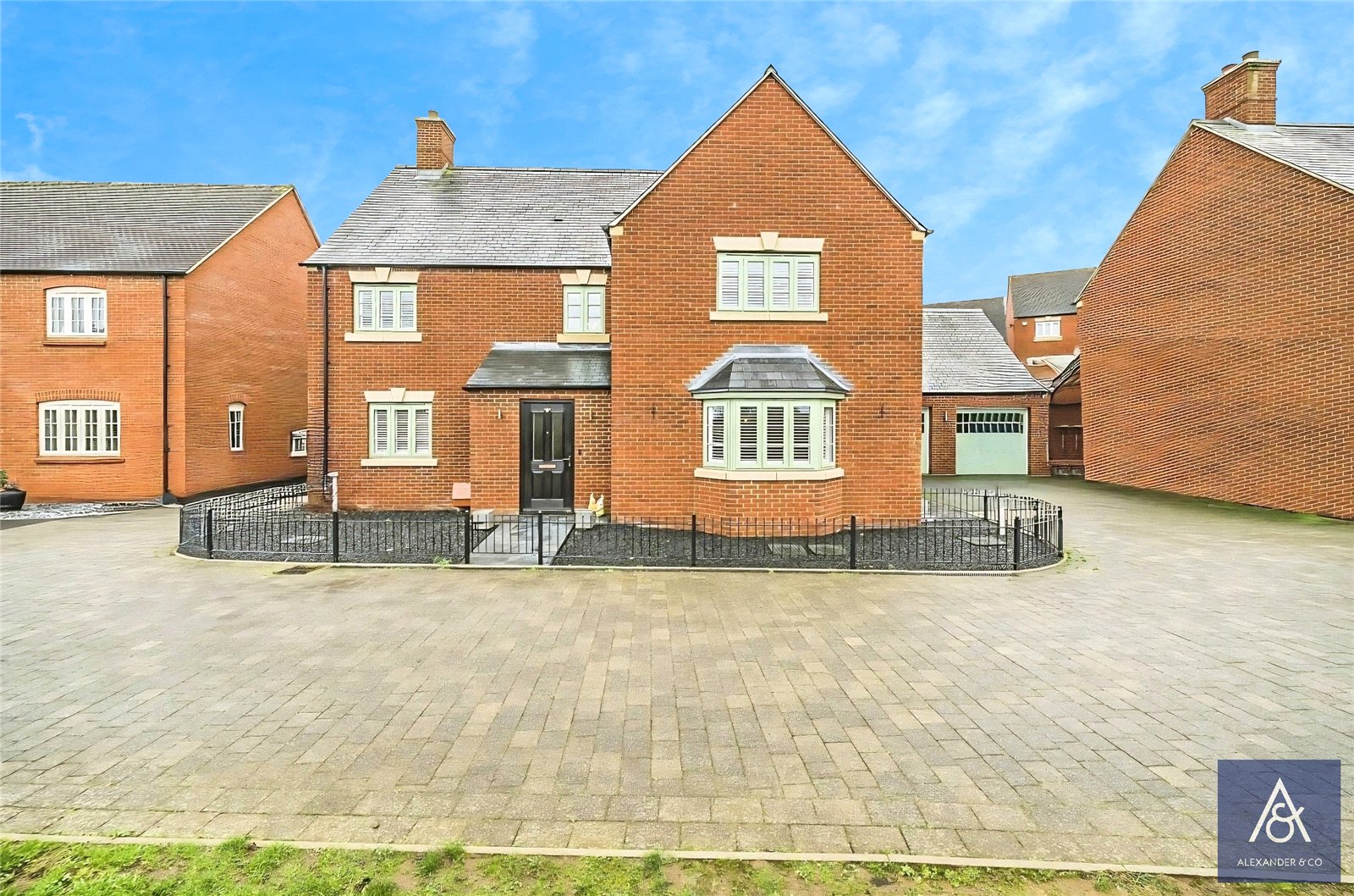 4 bedroom house for sale - Flanders Way, Brackley, Northamptonshire, NN13 - Property View 1