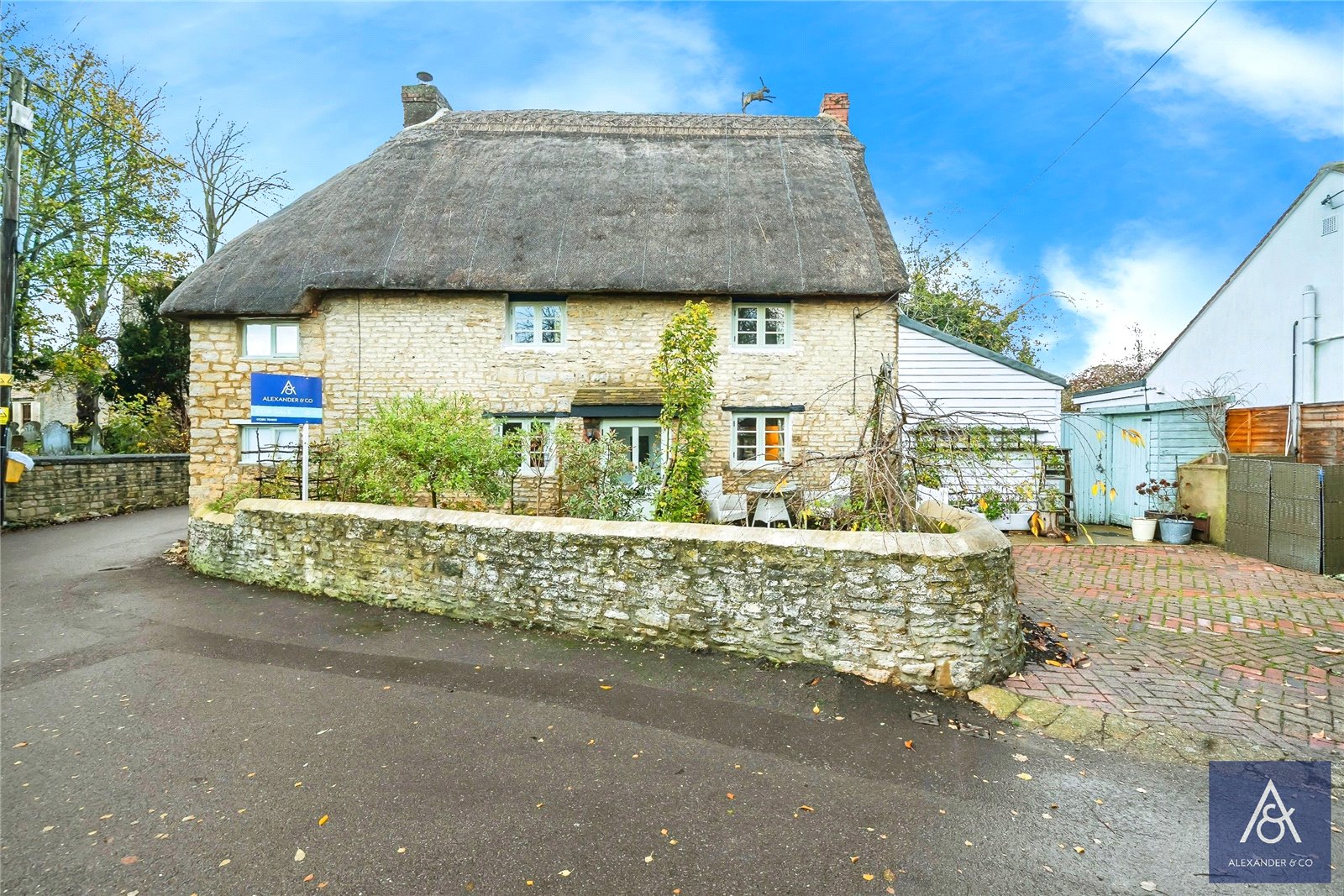 3 bedroom house for sale - Old Town, Brackley, Northamptonshire, NN13 - Property View 1