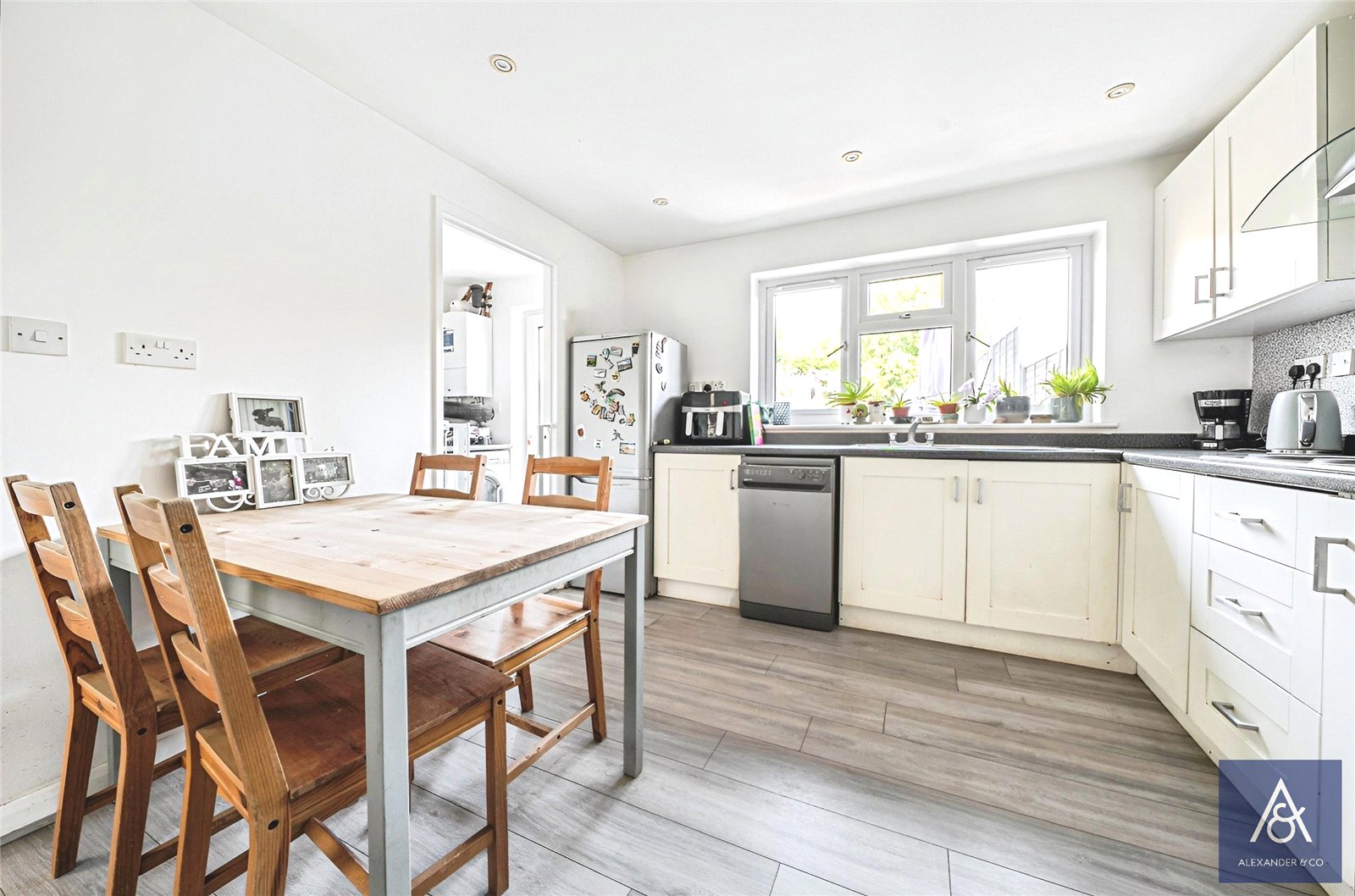 3 bedroom house for sale - Waynflete Close, Brackley, Northamptonshire, NN13 - Property View 3