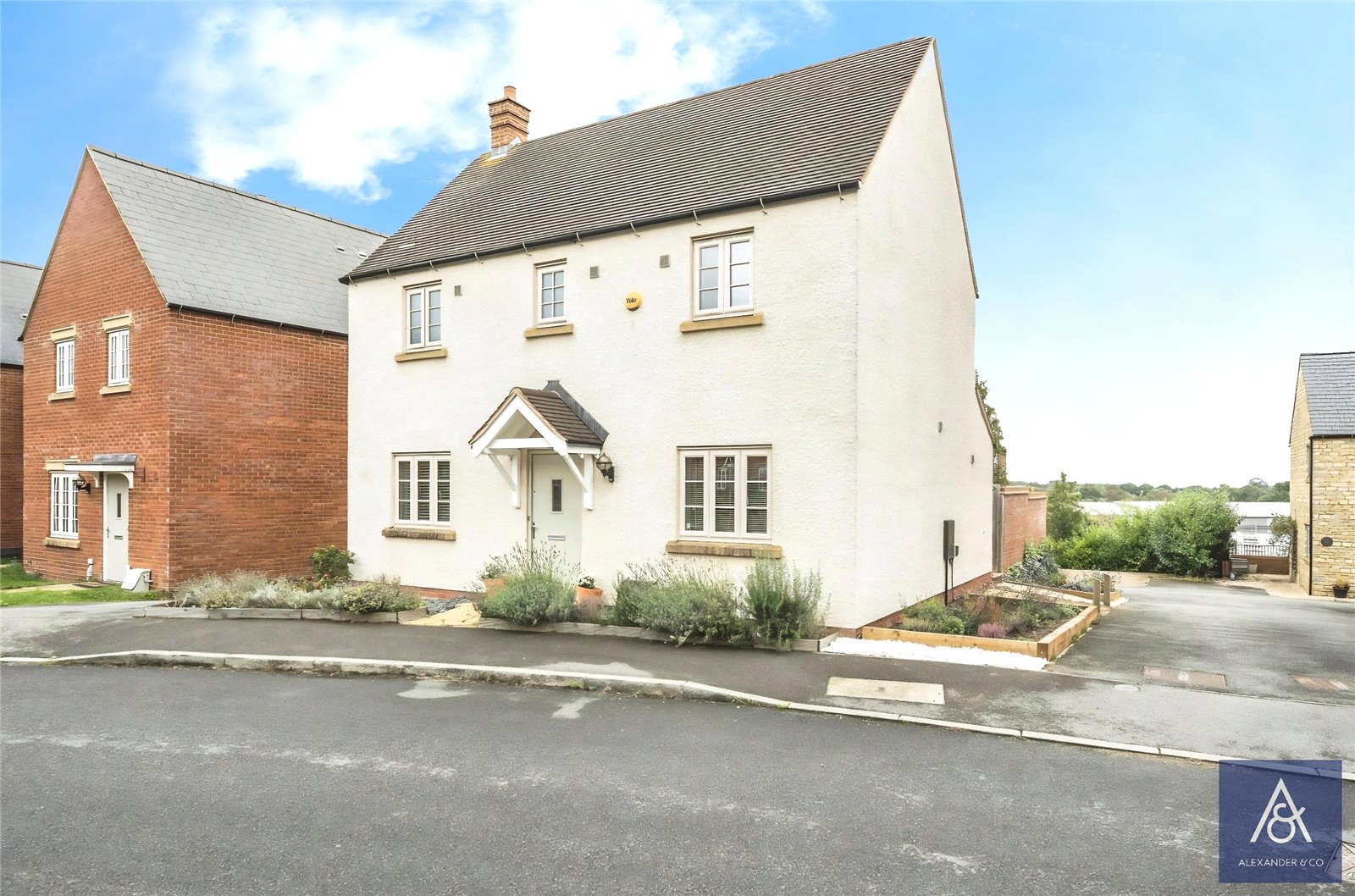3 bedroom house for sale - Lagonda Drive, Brackley, Northamptonshire, NN13 - Property View 1