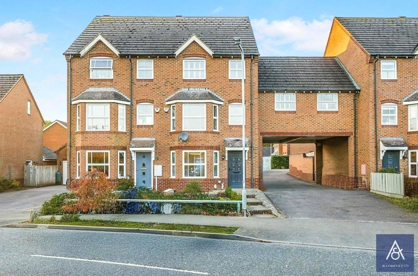 4 bedroom townhouse for sale - Humphries Drive, Brackley, Northamptonshire, NN13 - Property View 1