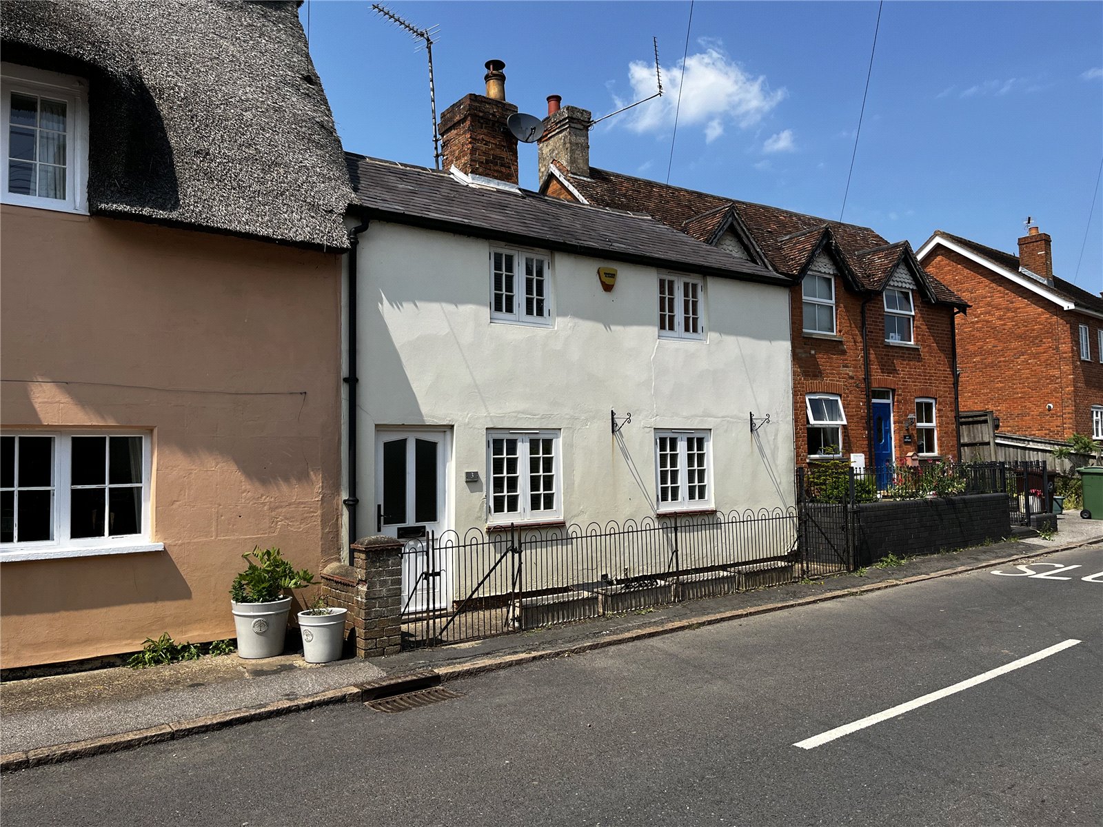 property to rent - Old Bakery Cottages, Duck Lake, Maids Moreton, Buckingham, MK18 - Property View 1