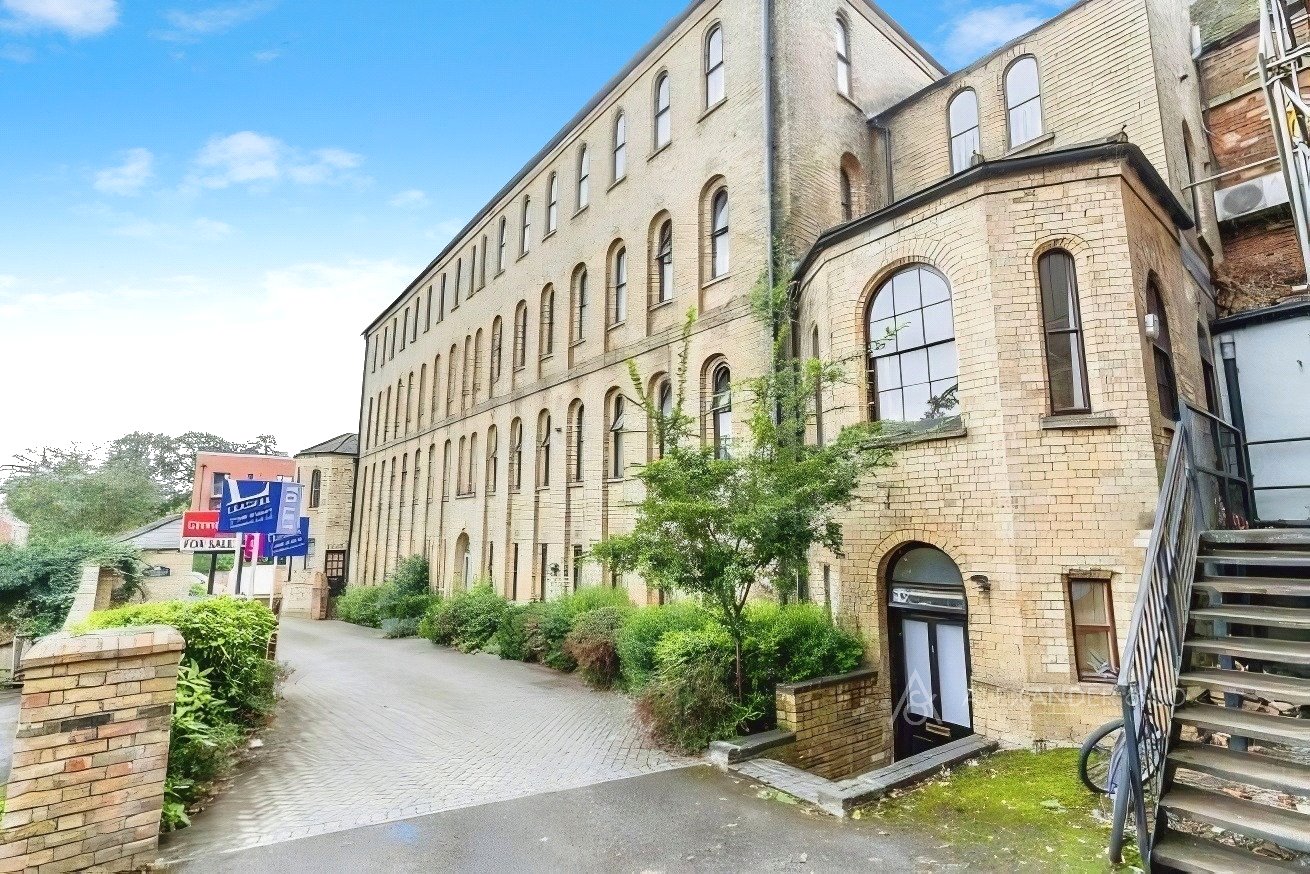 property to rent - Markhams Court, Market Square, Buckingham, MK18 - Property View 1