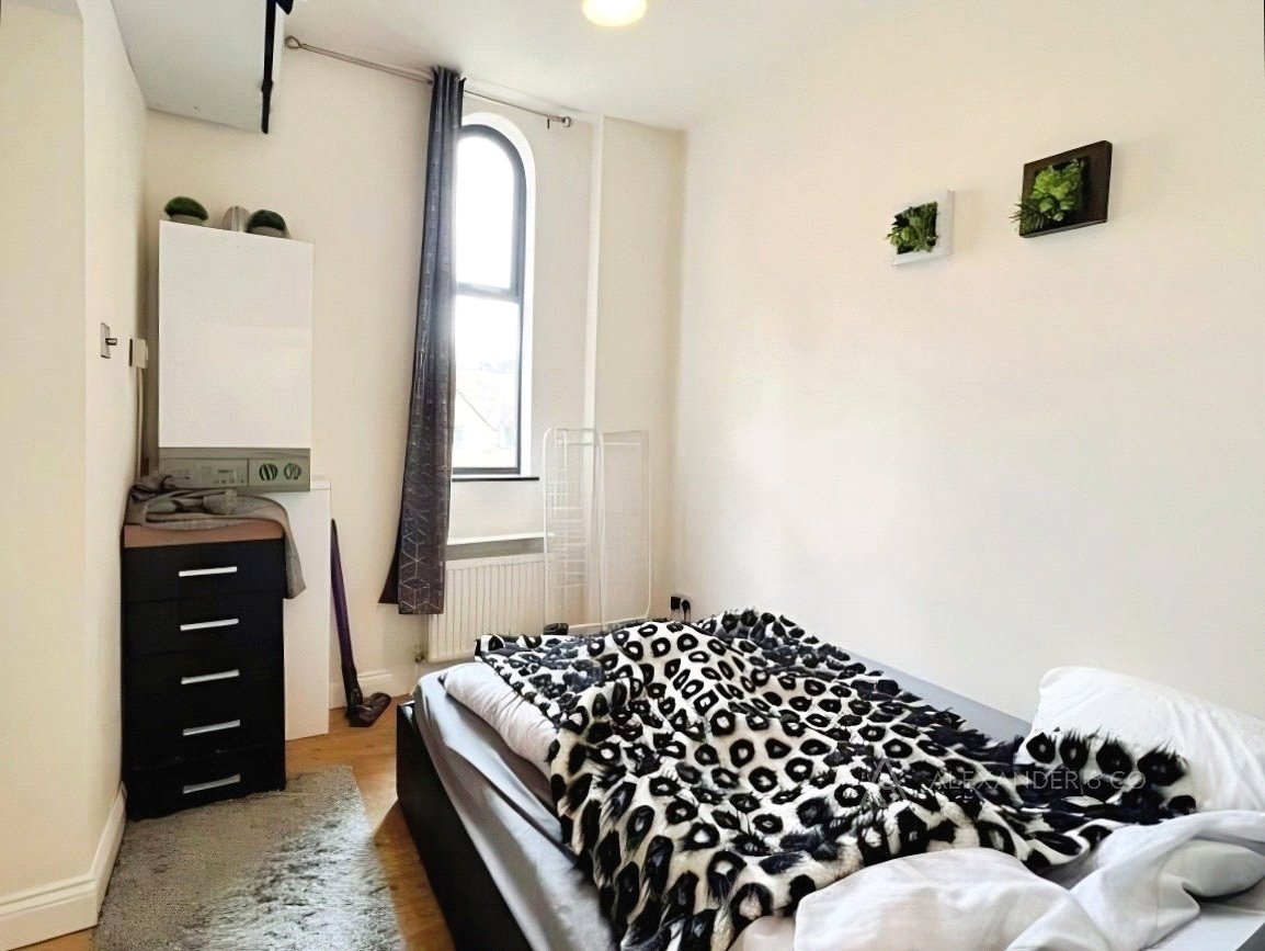 property to rent - Markhams Court, Market Square, Buckingham, MK18 - Property View 3