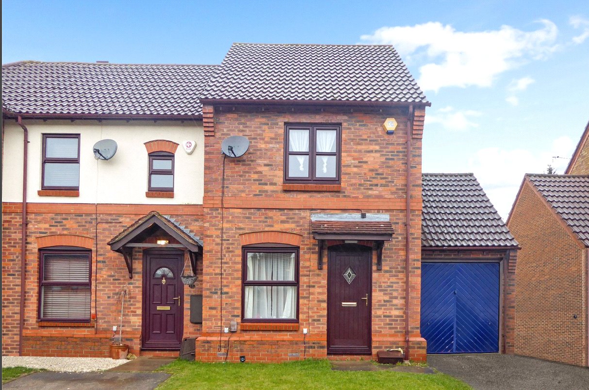 2 bedroom house to rent - Gleneagles Drive, Luton, LU2 - Property View 1