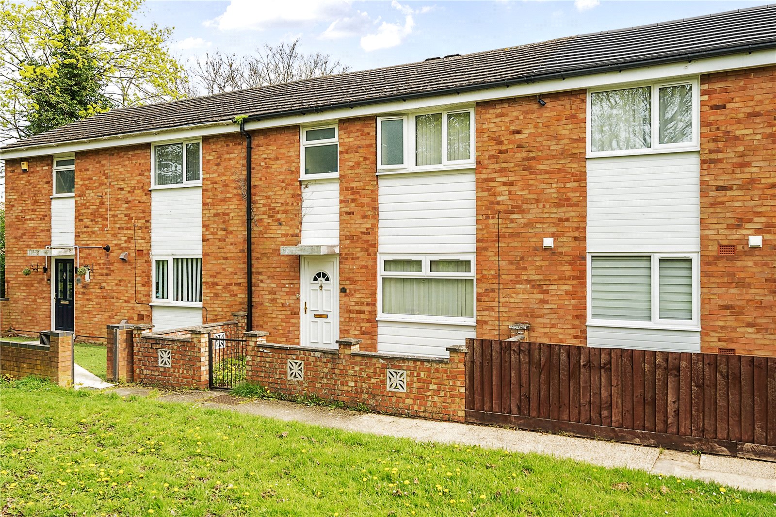 3 bedroom house for sale - Elm Park Close, Houghton Regis, Dunstable, Bedfordshire, LU5 - Property View 1