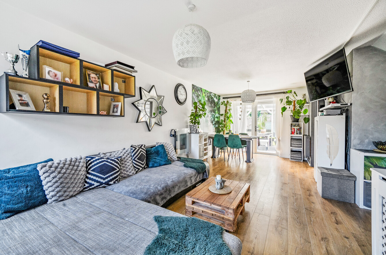 3 bedroom house for sale - Brookfield Avenue, Houghton Regis, Dunstable, Bedfordshire, LU5 - Property View 2