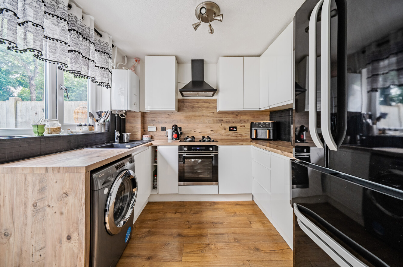 3 bedroom house for sale - Brookfield Avenue, Houghton Regis, Dunstable, Bedfordshire, LU5 - Property View 3