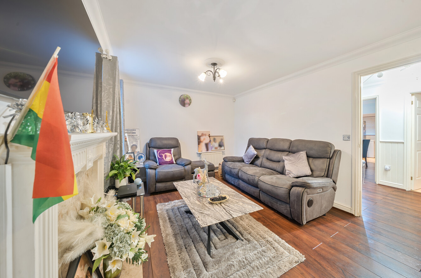 4 bedroom house for sale - Old Dairy Court, Poynters Road, Dunstable, Bedfordshire, LU5 - Property View 2