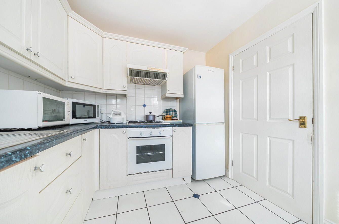 2 bedroom house for sale - Staines Square, Dunstable, Bedfordshire, LU6 - Property View 3