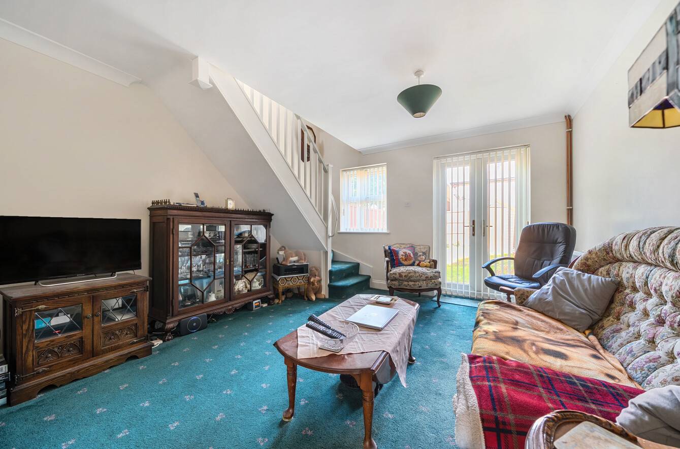 2 bedroom house for sale - Staines Square, Dunstable, Bedfordshire, LU6 - Property View 2