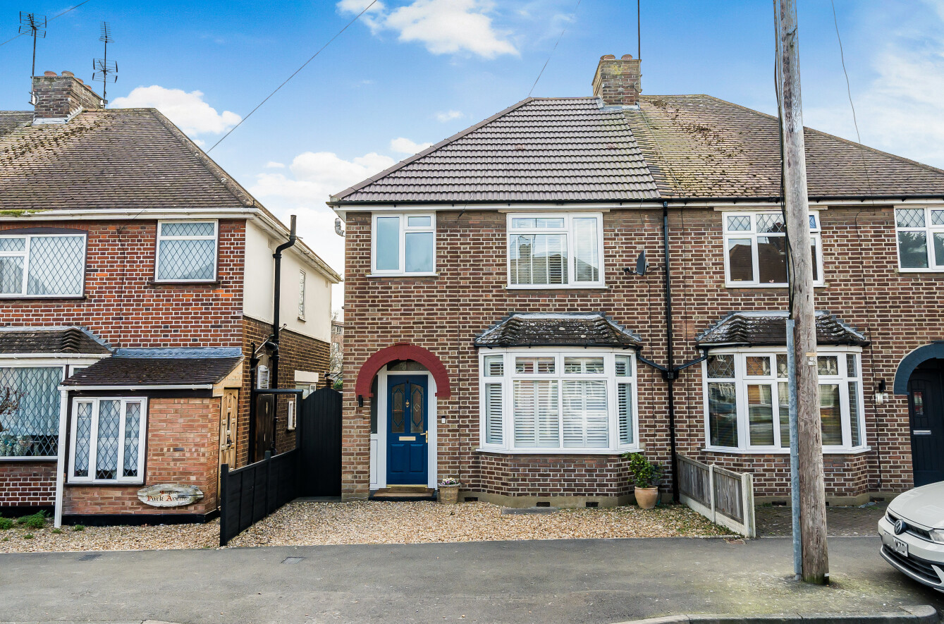 3 bedroom house for sale - Park Avenue, Houghton Regis, Dunstable, Bedfordshire, LU5 - Property View 1