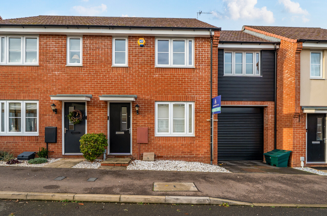 3 bedroom house for sale - Vauxhall Way, Dunstable, Bedfordshire, LU6 - Property View 1