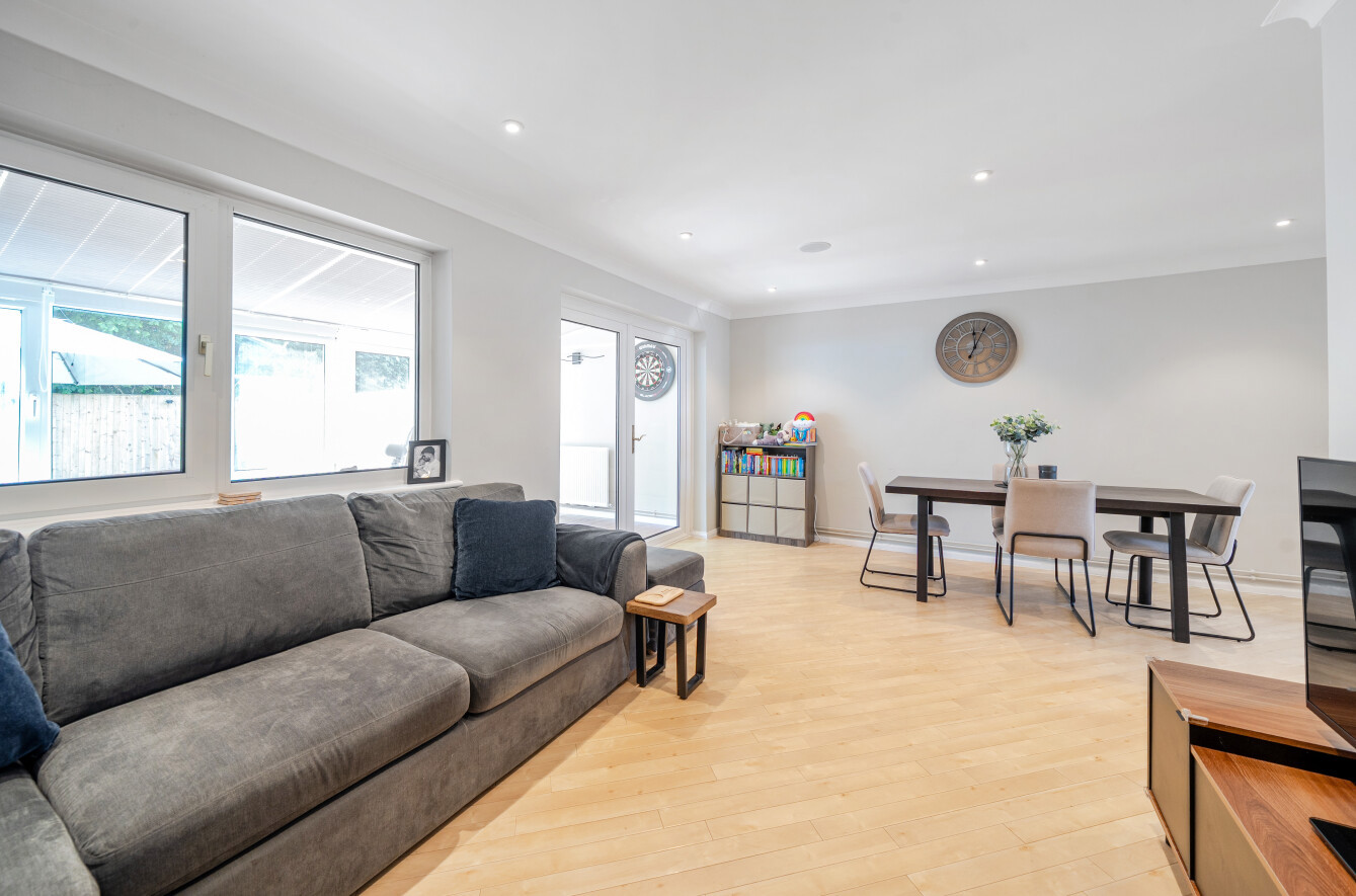 3 bedroom house for sale - Maple Way, Kensworth, Dunstable, Bedfordshire, LU6 - Property View 2