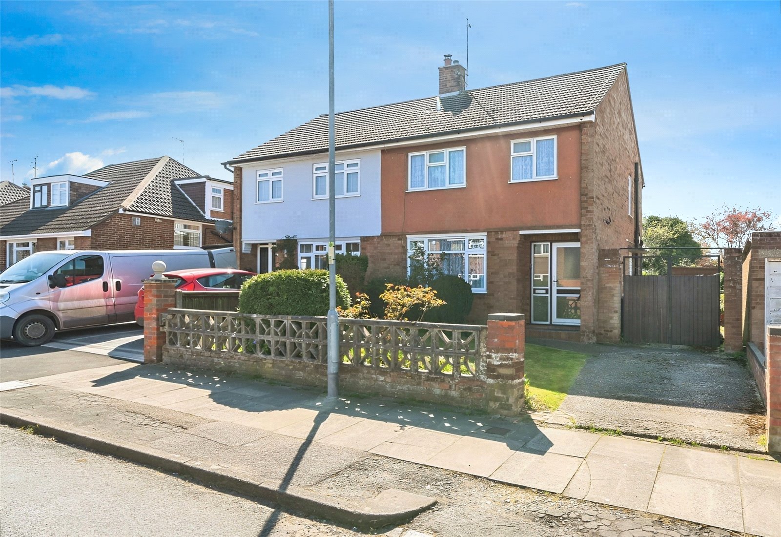 3 bedroom house for sale - Blows Road, Dunstable, Bedfordshire, LU5 - Property View 1